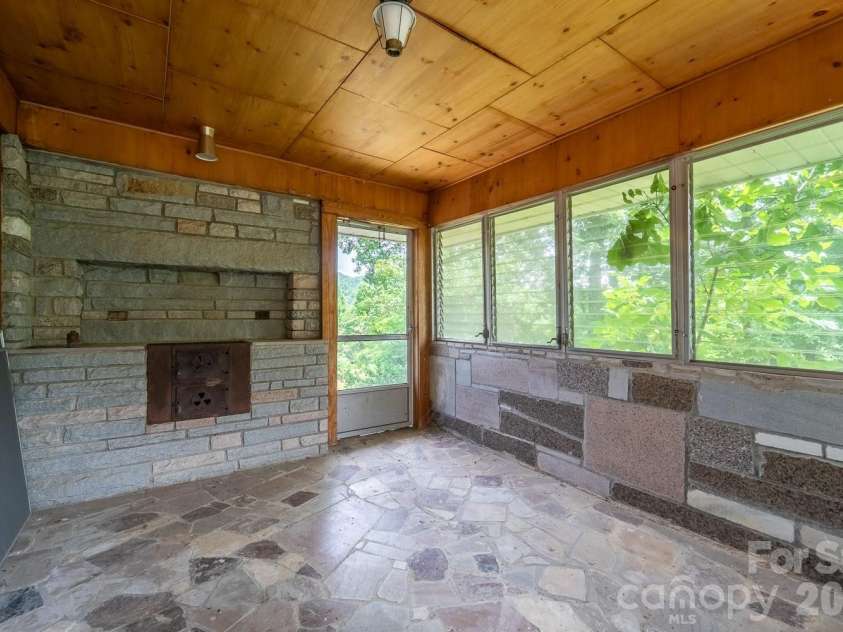 222 Mitchell Mountain Road, Bryson City, NC 28713.  MLS# CAR4418882, YatesRealty ID 47191. 