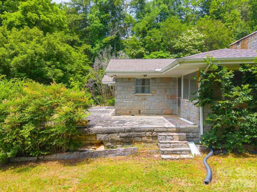 222 Mitchell Mountain Road, Bryson City, NC 28713.  MLS# CAR4418882, YatesRealty ID 47191. 