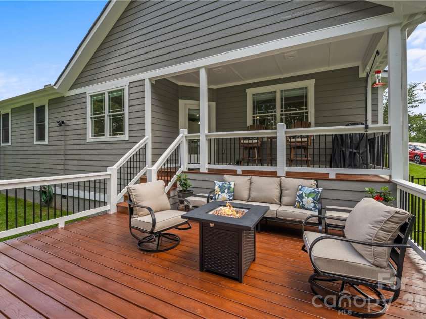202 Windy Acres Knoll Drive, Hendersonville, NC 28792.  MLS# CAR4417155, YatesRealty ID 47196. 