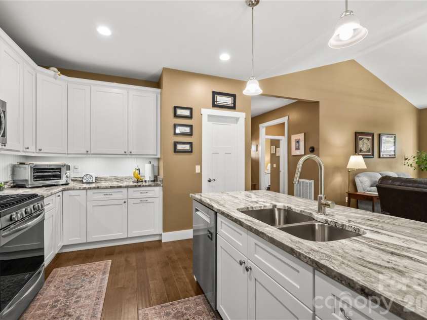 202 Windy Acres Knoll Drive, Hendersonville, NC 28792.  MLS# CAR4417155, YatesRealty ID 47196. 
