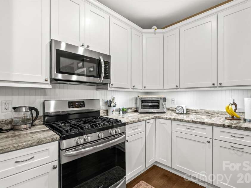 202 Windy Acres Knoll Drive, Hendersonville, NC 28792.  MLS# CAR4417155, YatesRealty ID 47196. 