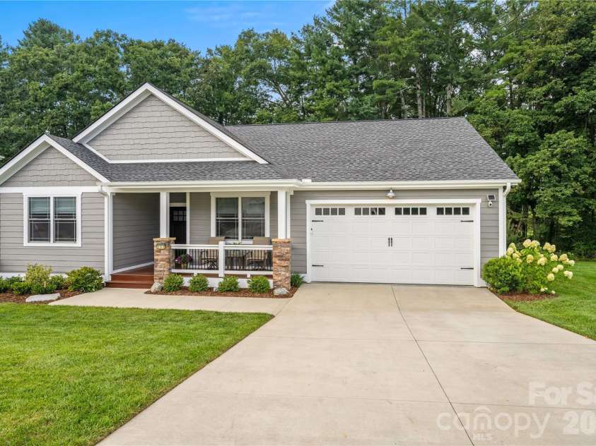 202 Windy Acres Knoll Drive, Hendersonville, NC 28792.  MLS# CAR4417155, YatesRealty ID 47196. 