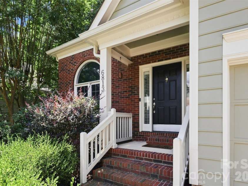 6813 Wolf Run Drive, Charlotte, NC 28277.  MLS# CAR4414287, YatesRealty ID 47197. 