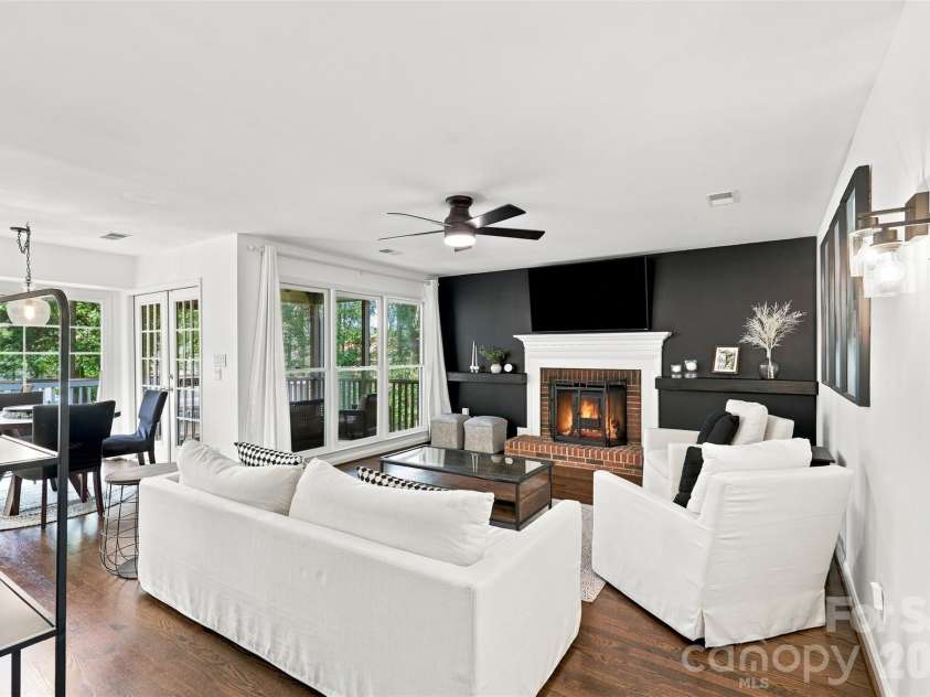 6813 Wolf Run Drive, Charlotte, NC 28277.  MLS# CAR4414287, YatesRealty ID 47197. 