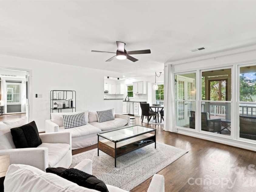 6813 Wolf Run Drive, Charlotte, NC 28277.  MLS# CAR4414287, YatesRealty ID 47197. 