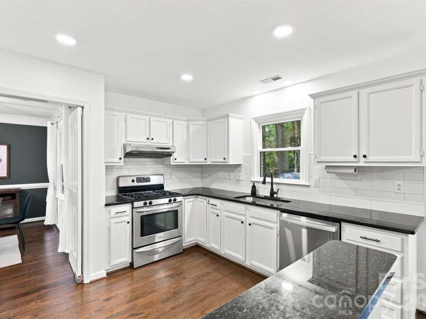 6813 Wolf Run Drive, Charlotte, NC 28277.  MLS# CAR4414287, YatesRealty ID 47197. 
