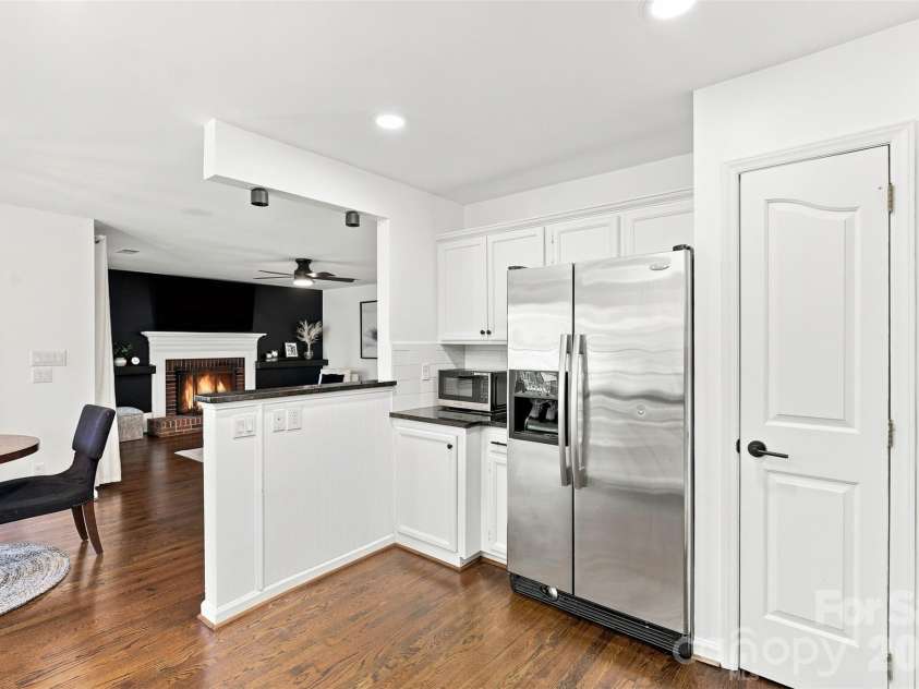 6813 Wolf Run Drive, Charlotte, NC 28277.  MLS# CAR4414287, YatesRealty ID 47197. 