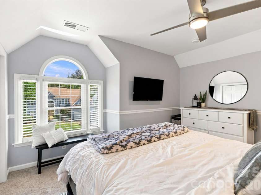 6813 Wolf Run Drive, Charlotte, NC 28277.  MLS# CAR4414287, YatesRealty ID 47197. 