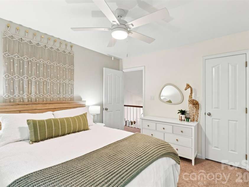 6813 Wolf Run Drive, Charlotte, NC 28277.  MLS# CAR4414287, YatesRealty ID 47197. 