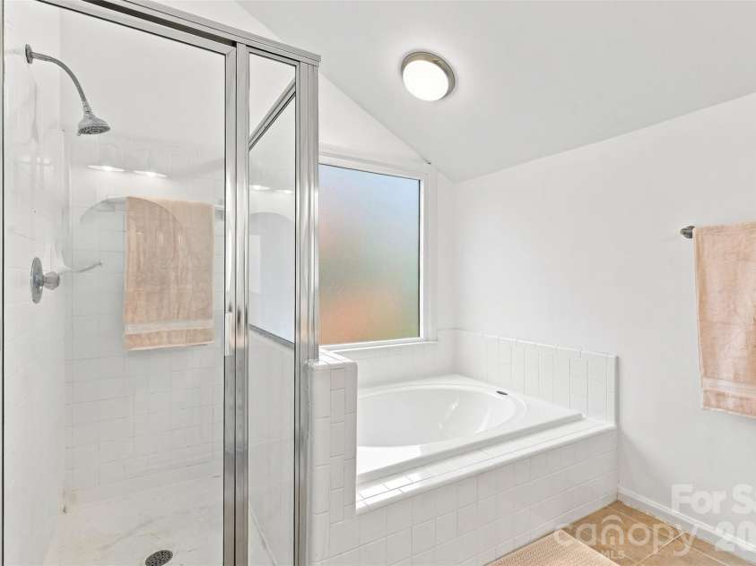 6813 Wolf Run Drive, Charlotte, NC 28277.  MLS# CAR4414287, YatesRealty ID 47197. 