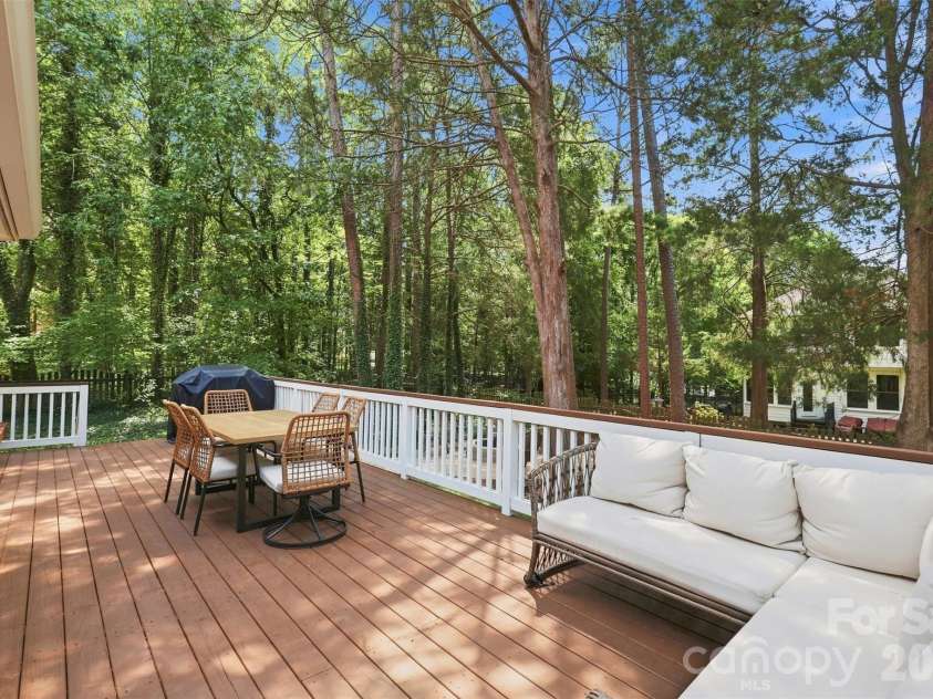 6813 Wolf Run Drive, Charlotte, NC 28277.  MLS# CAR4414287, YatesRealty ID 47197. 