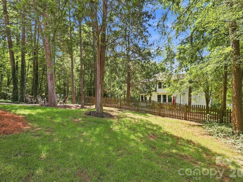 6813 Wolf Run Drive, Charlotte, NC 28277.  MLS# CAR4414287, YatesRealty ID 47197. 