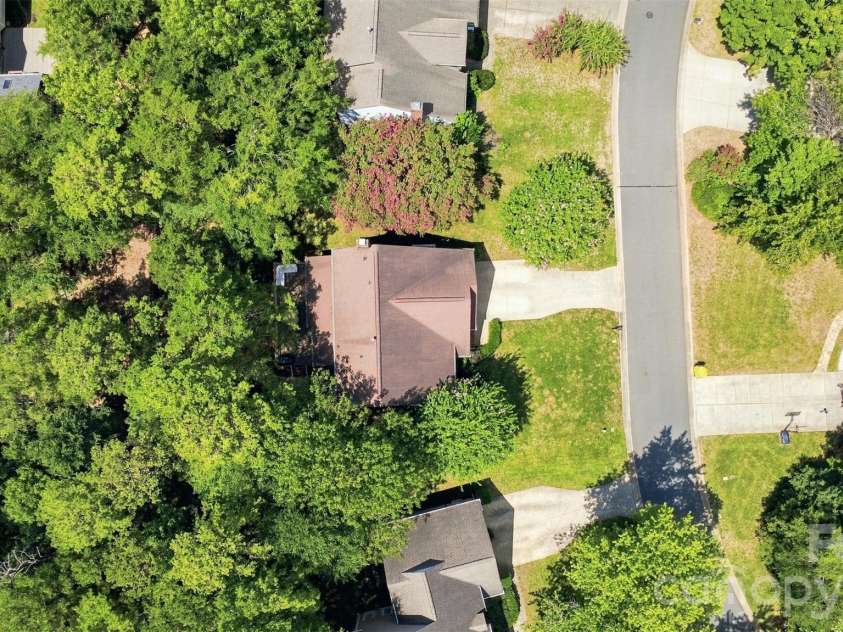 6813 Wolf Run Drive, Charlotte, NC 28277.  MLS# CAR4414287, YatesRealty ID 47197. 