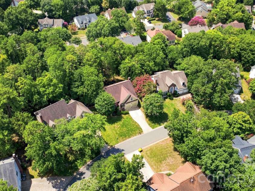 6813 Wolf Run Drive, Charlotte, NC 28277.  MLS# CAR4414287, YatesRealty ID 47197. 