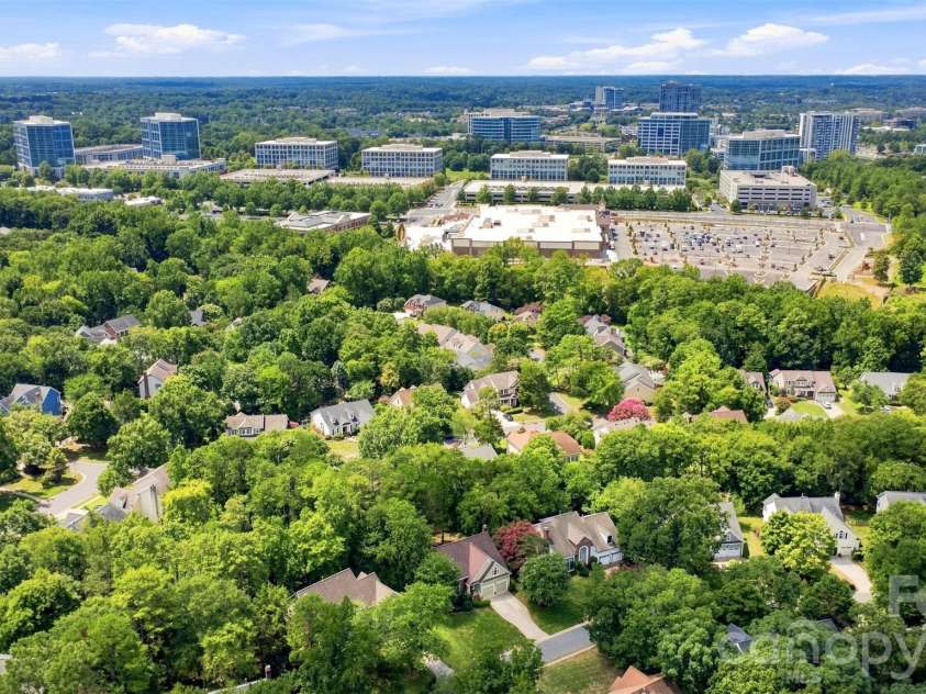 6813 Wolf Run Drive, Charlotte, NC 28277.  MLS# CAR4414287, YatesRealty ID 47197. 