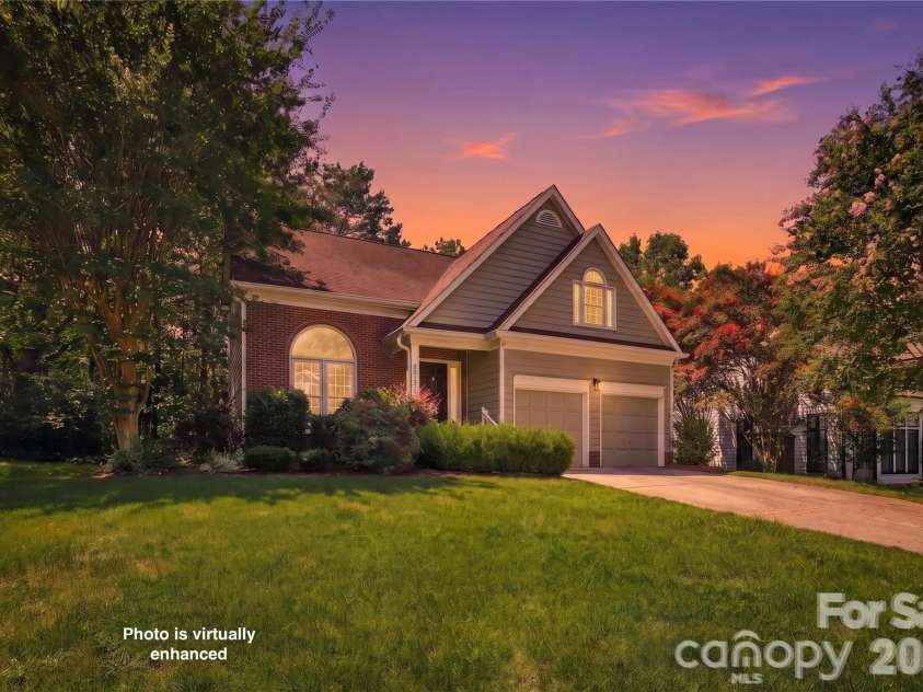 6813 Wolf Run Drive, Charlotte, NC 28277.  MLS# CAR4414287, YatesRealty ID 47197. 