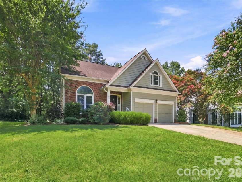 6813 Wolf Run Drive, Charlotte, NC 28277.  MLS# CAR4414287, YatesRealty ID 47197. 