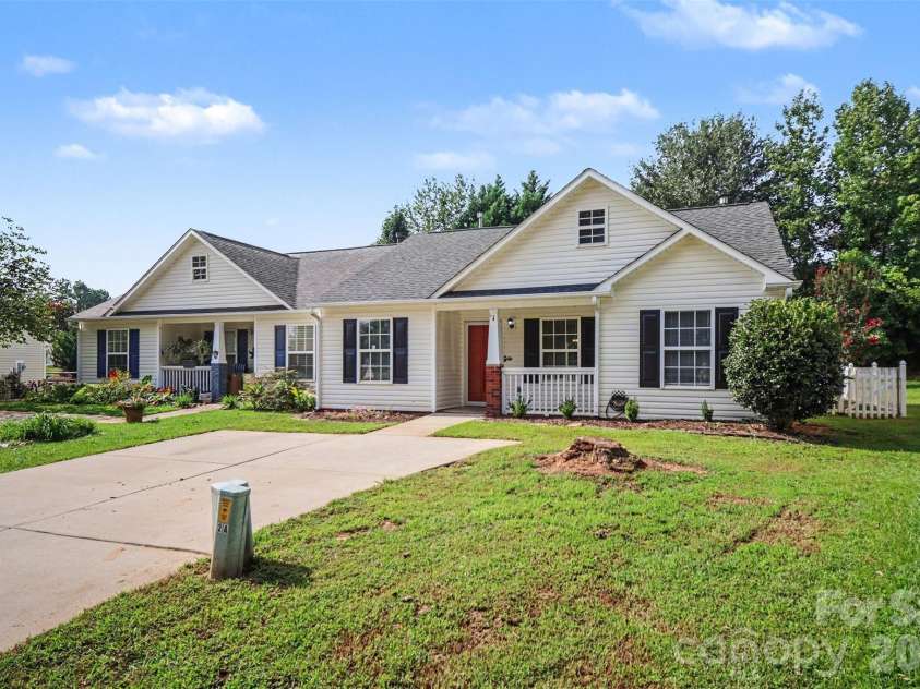 1356 Copper Creek Lane, Fort Mill, SC 29715.  MLS# CAR4418757, YatesRealty ID 47199. Front Exterior