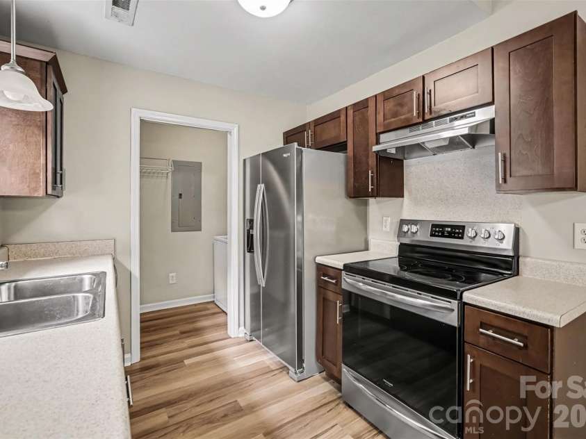 1356 Copper Creek Lane, Fort Mill, SC 29715.  MLS# CAR4418757, YatesRealty ID 47199. Kitchen