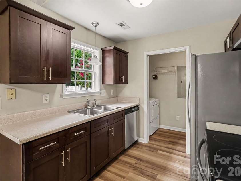 1356 Copper Creek Lane, Fort Mill, SC 29715.  MLS# CAR4418757, YatesRealty ID 47199. Kitchen