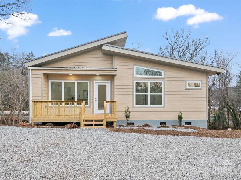 48 Phillips Lane, Spruce Pine, NC 28777.  MLS# CAR4327090, YatesRealty ID 472. 