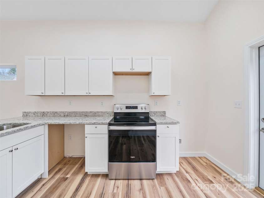 48 Phillips Lane, Spruce Pine, NC 28777.  MLS# CAR4327090, YatesRealty ID 472. 