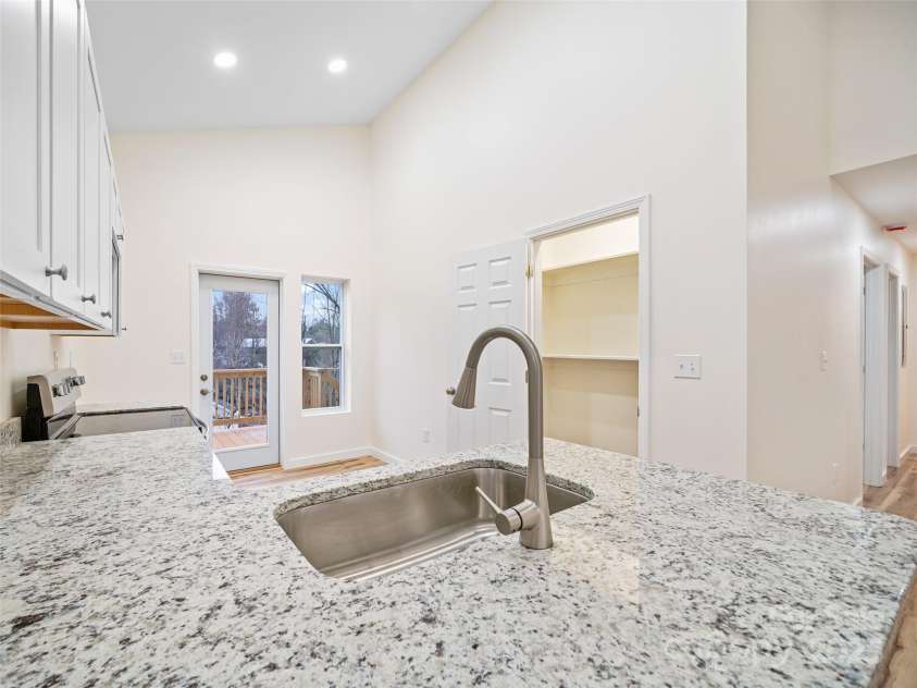 48 Phillips Lane, Spruce Pine, NC 28777.  MLS# CAR4327090, YatesRealty ID 472. 