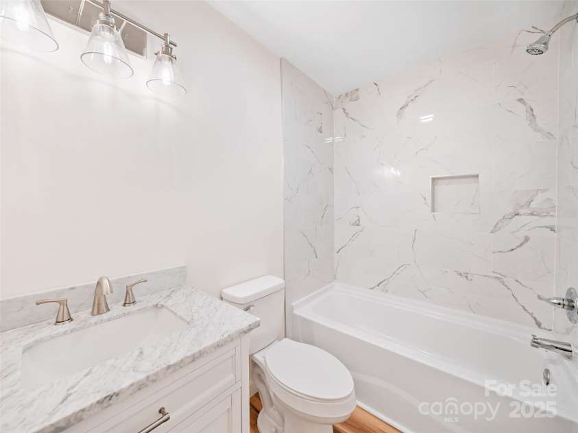 48 Phillips Lane, Spruce Pine, NC 28777.  MLS# CAR4327090, YatesRealty ID 472. 