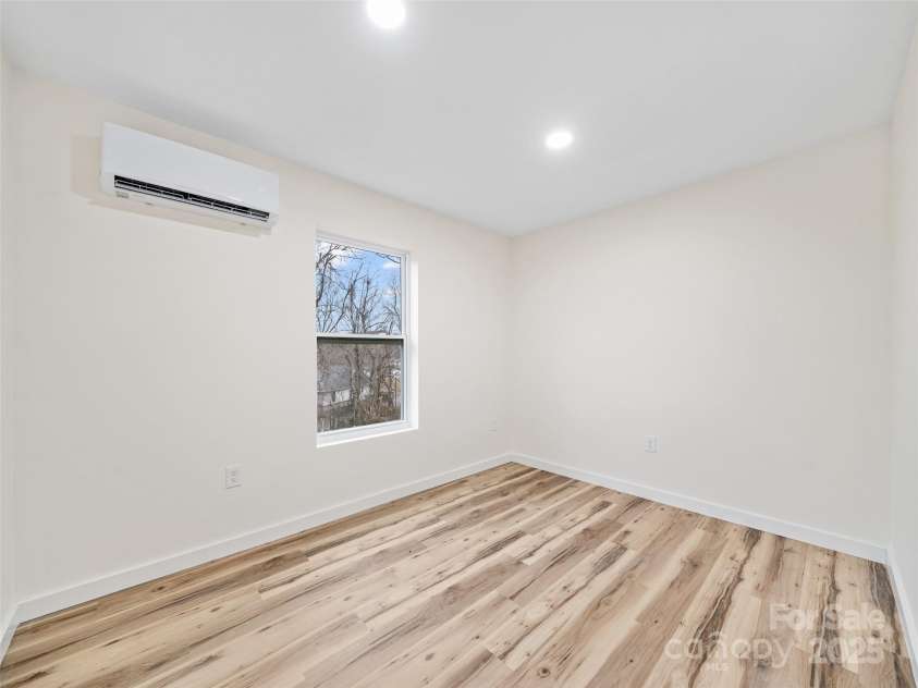 48 Phillips Lane, Spruce Pine, NC 28777.  MLS# CAR4327090, YatesRealty ID 472. 