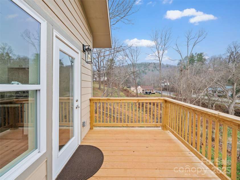 48 Phillips Lane, Spruce Pine, NC 28777.  MLS# CAR4327090, YatesRealty ID 472. 