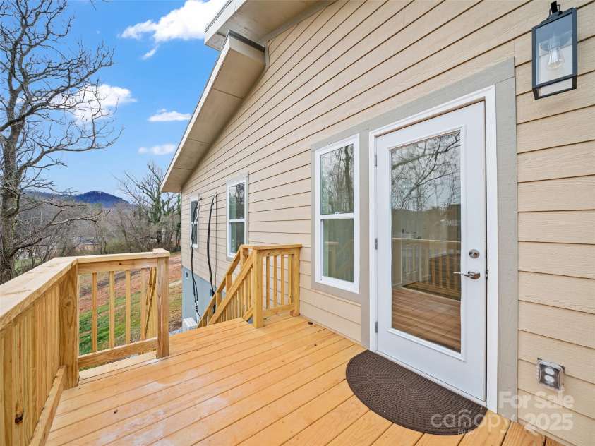 48 Phillips Lane, Spruce Pine, NC 28777.  MLS# CAR4327090, YatesRealty ID 472. 