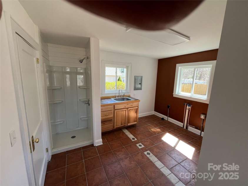 634 Rutherford Road, Marion, NC 28752.  MLS# CAR4240632, YatesRealty ID 4720. Main Level Bath/Laundry