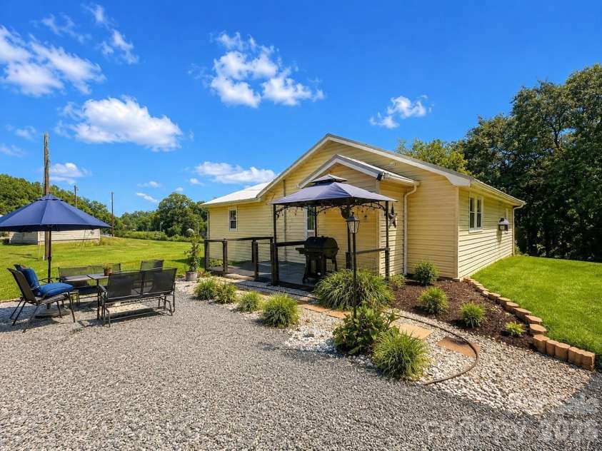 1843 US Highway 70 Highway, Connelly Springs, NC 28612.  MLS# CAR4418867, YatesRealty ID 47200. Entryway