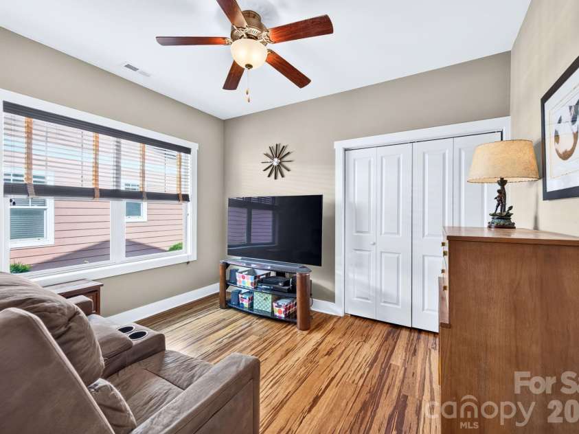 10 Meeting Street, Asheville, NC 28803.  MLS# CAR4413434, YatesRealty ID 47201. 