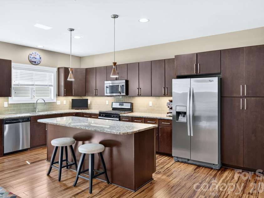 10 Meeting Street, Asheville, NC 28803.  MLS# CAR4413434, YatesRealty ID 47201. Open floorplan