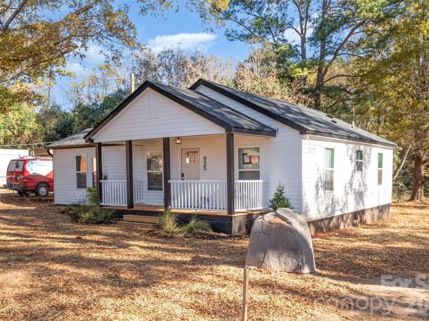 925 Dunlap Roddey Road, Rock Hill, SC 29730.  MLS# CAR4417580, YatesRealty ID 47203. 