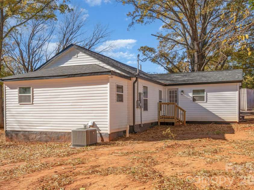 925 Dunlap Roddey Road, Rock Hill, SC 29730.  MLS# CAR4417580, YatesRealty ID 47203. 