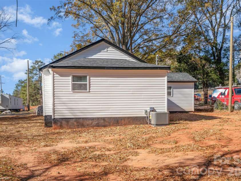 925 Dunlap Roddey Road, Rock Hill, SC 29730.  MLS# CAR4417580, YatesRealty ID 47203. 