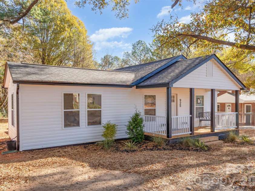 925 Dunlap Roddey Road, Rock Hill, SC 29730.  MLS# CAR4417580, YatesRealty ID 47203. 