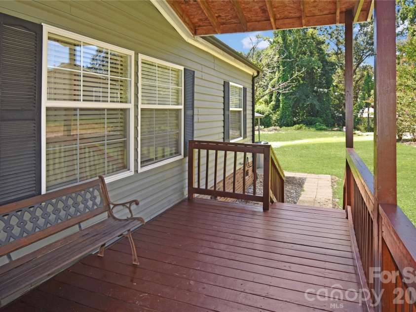432 Forest Place, Lenoir, NC 28645.  MLS# CAR4418856, YatesRealty ID 47205. 