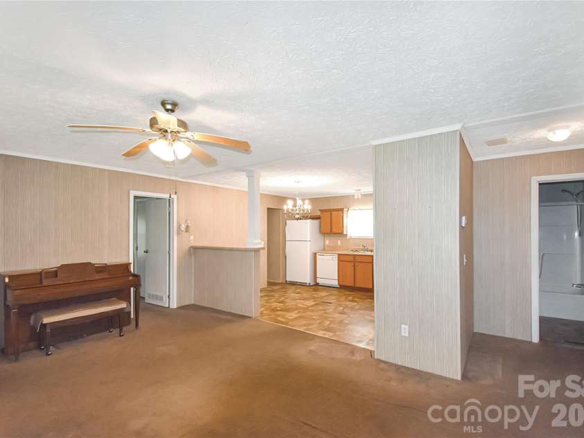 432 Forest Place, Lenoir, NC 28645.  MLS# CAR4418856, YatesRealty ID 47205. 