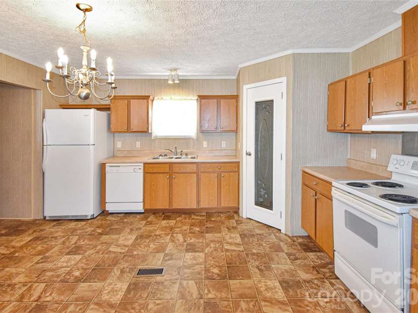 432 Forest Place, Lenoir, NC 28645.  MLS# CAR4418856, YatesRealty ID 47205. 