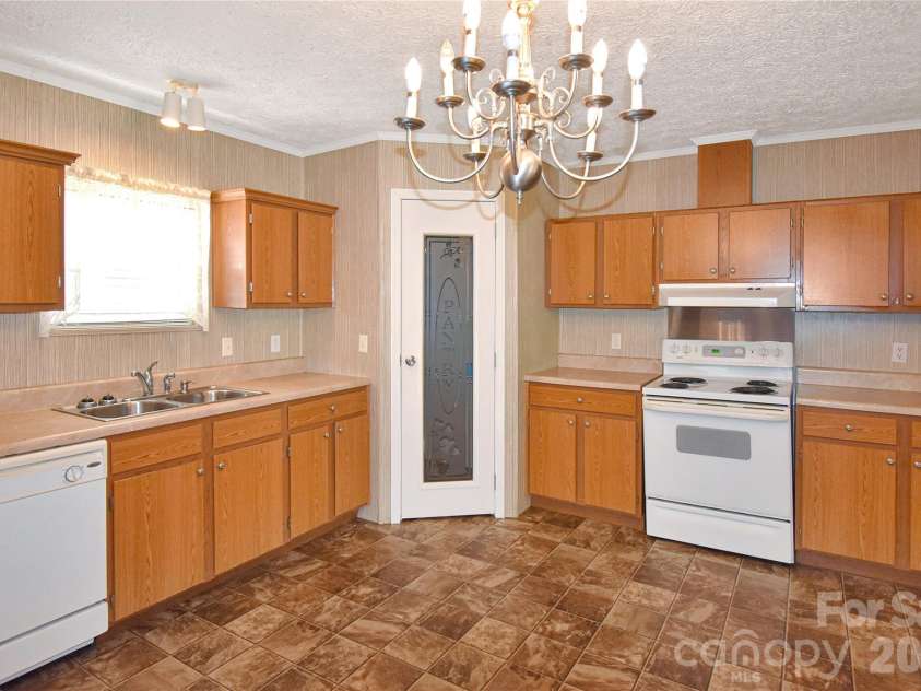 432 Forest Place, Lenoir, NC 28645.  MLS# CAR4418856, YatesRealty ID 47205. 