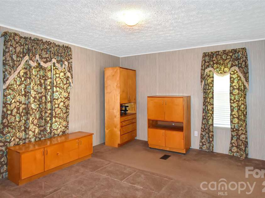432 Forest Place, Lenoir, NC 28645.  MLS# CAR4418856, YatesRealty ID 47205. 