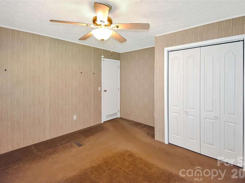 432 Forest Place, Lenoir, NC 28645.  MLS# CAR4418856, YatesRealty ID 47205. 