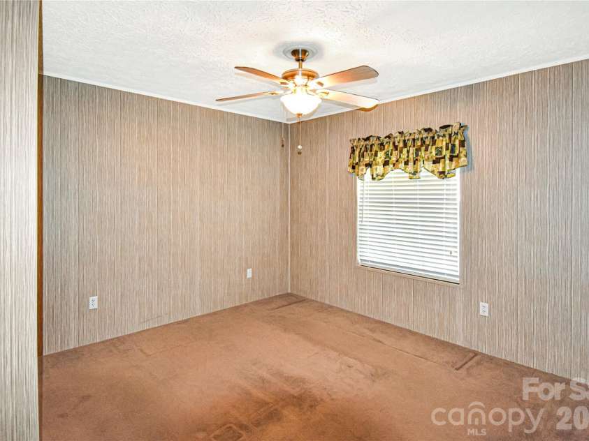 432 Forest Place, Lenoir, NC 28645.  MLS# CAR4418856, YatesRealty ID 47205. 