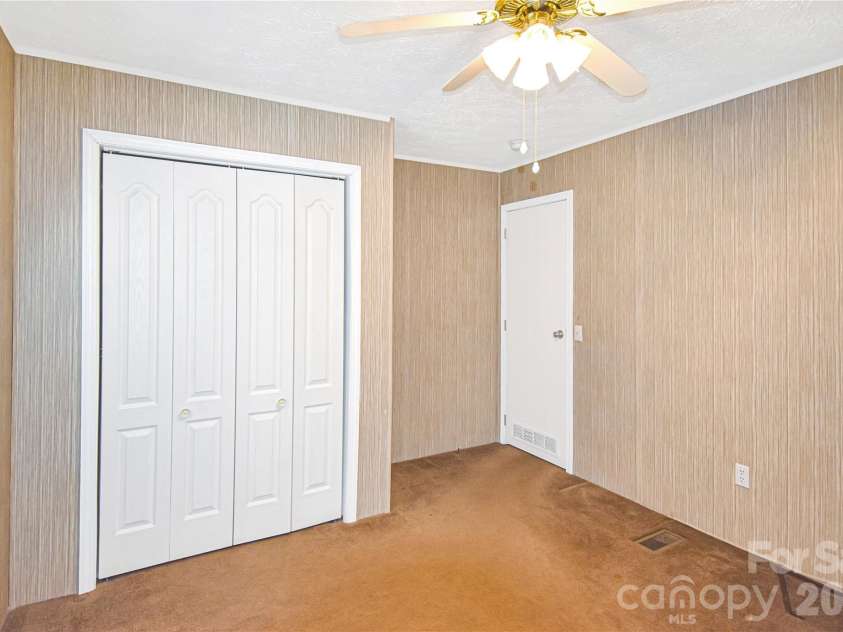 432 Forest Place, Lenoir, NC 28645.  MLS# CAR4418856, YatesRealty ID 47205. 