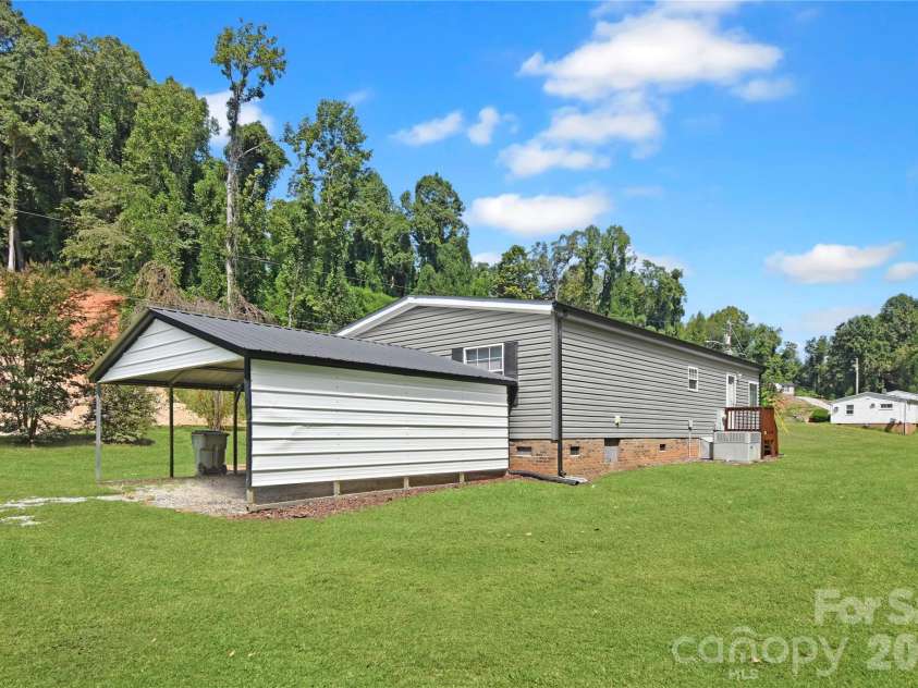 432 Forest Place, Lenoir, NC 28645.  MLS# CAR4418856, YatesRealty ID 47205. 