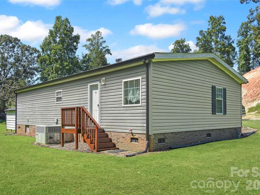 432 Forest Place, Lenoir, NC 28645.  MLS# CAR4418856, YatesRealty ID 47205. 