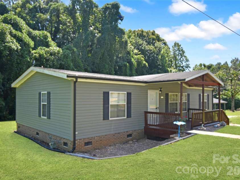 432 Forest Place, Lenoir, NC 28645.  MLS# CAR4418856, YatesRealty ID 47205. 